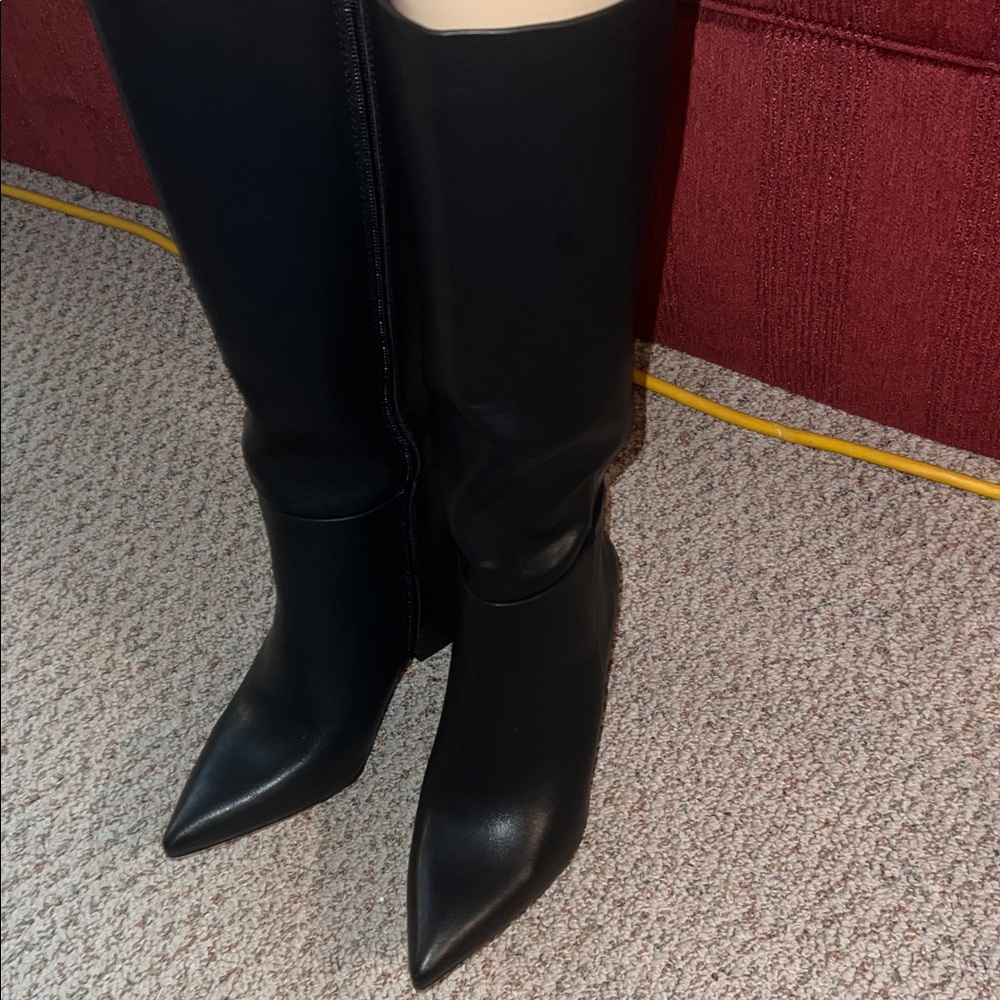 Sleek Black Women's Heeled Boots